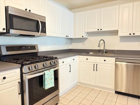 Tiny photo for 875 E 22nd Street #204, Lombard, IL 60148 (MLS # 12487454)
