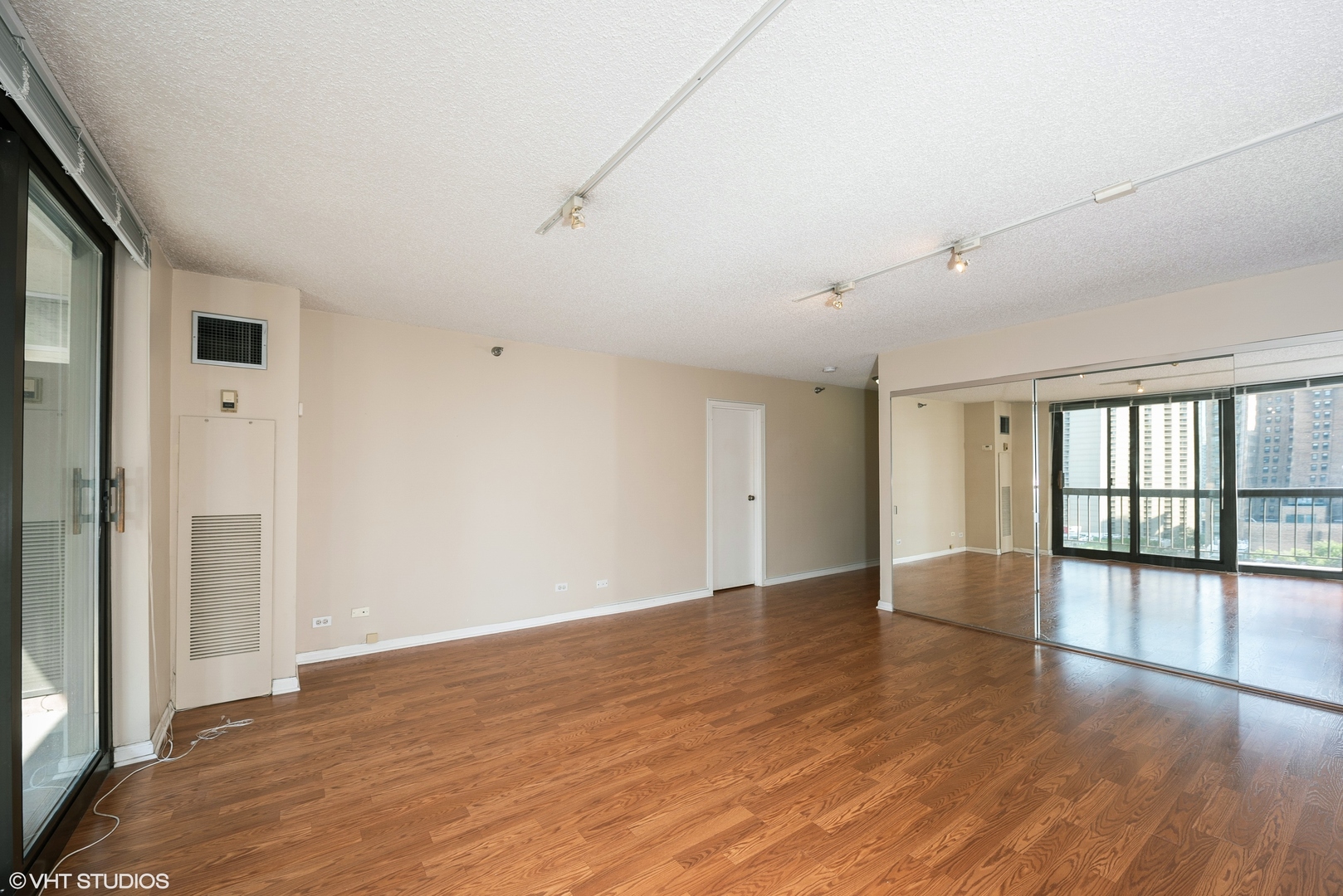 33 W Delaware Place 13E