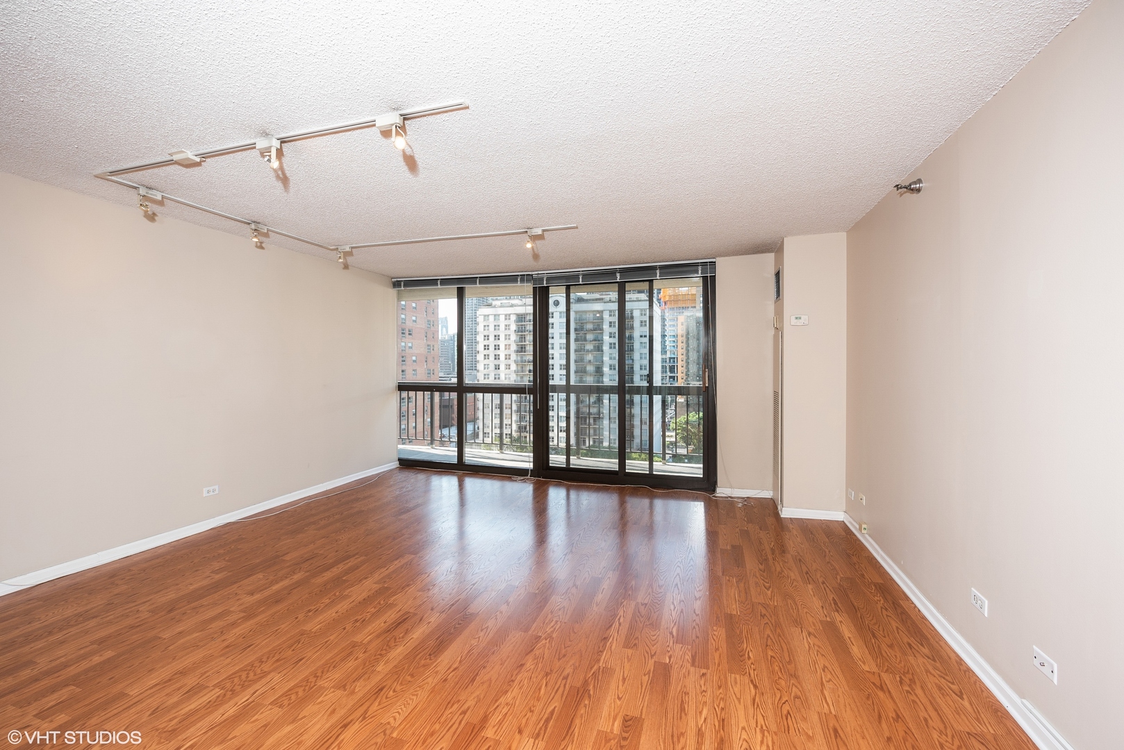 33 W Delaware Place 13E