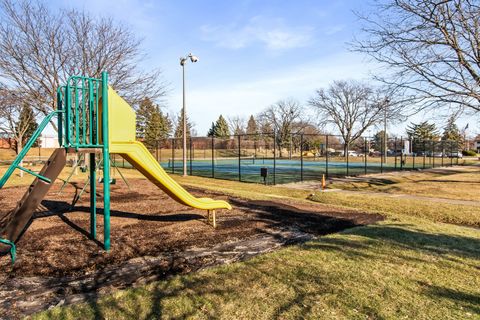 Tiny photo for 77 Lake Hinsdale Drive #207, Willowbrook, IL 60527 (MLS # 12549397)