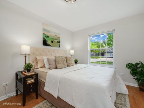 Tiny photo for 394 Woodview Circle #B, Elgin, IL 60120 (MLS # 12658781)