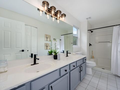Tiny photo for 394 Woodview Circle #B, Elgin, IL 60120 (MLS # 12658781)