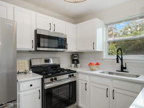 Tiny photo for 394 Woodview Circle #B, Elgin, IL 60120 (MLS # 12658781)