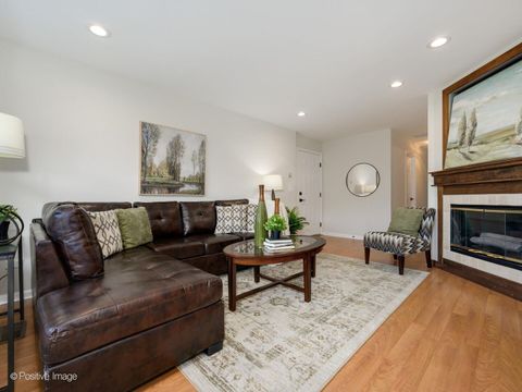 Tiny photo for 394 Woodview Circle #B, Elgin, IL 60120 (MLS # 12658781)