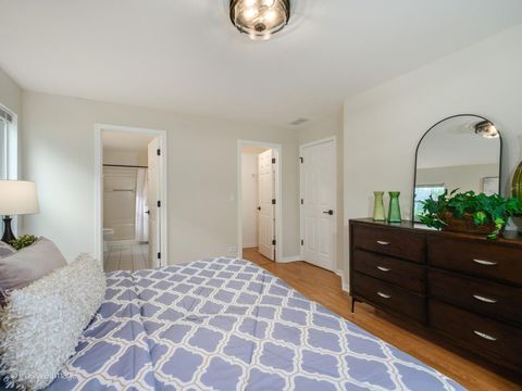 Tiny photo for 394 Woodview Circle #B, Elgin, IL 60120 (MLS # 12658781)