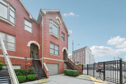 Photo of 2243 N GREENVIEW Avenue #D, Chicago, IL 60614 (MLS # 12476227)