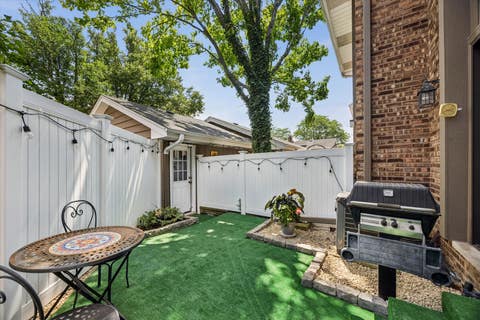 Tiny photo for 333 N Hale Street, Wheaton, IL 60187 (MLS # 12719598)