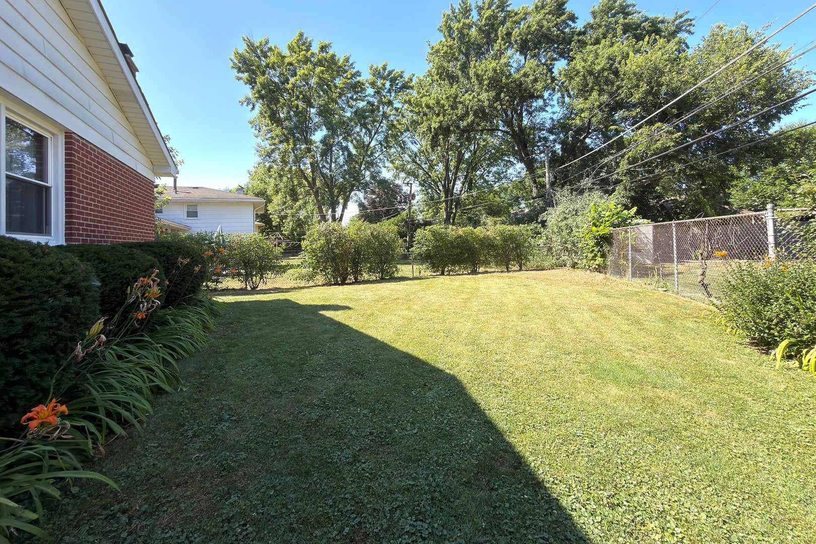 2022 E Woodview Drive