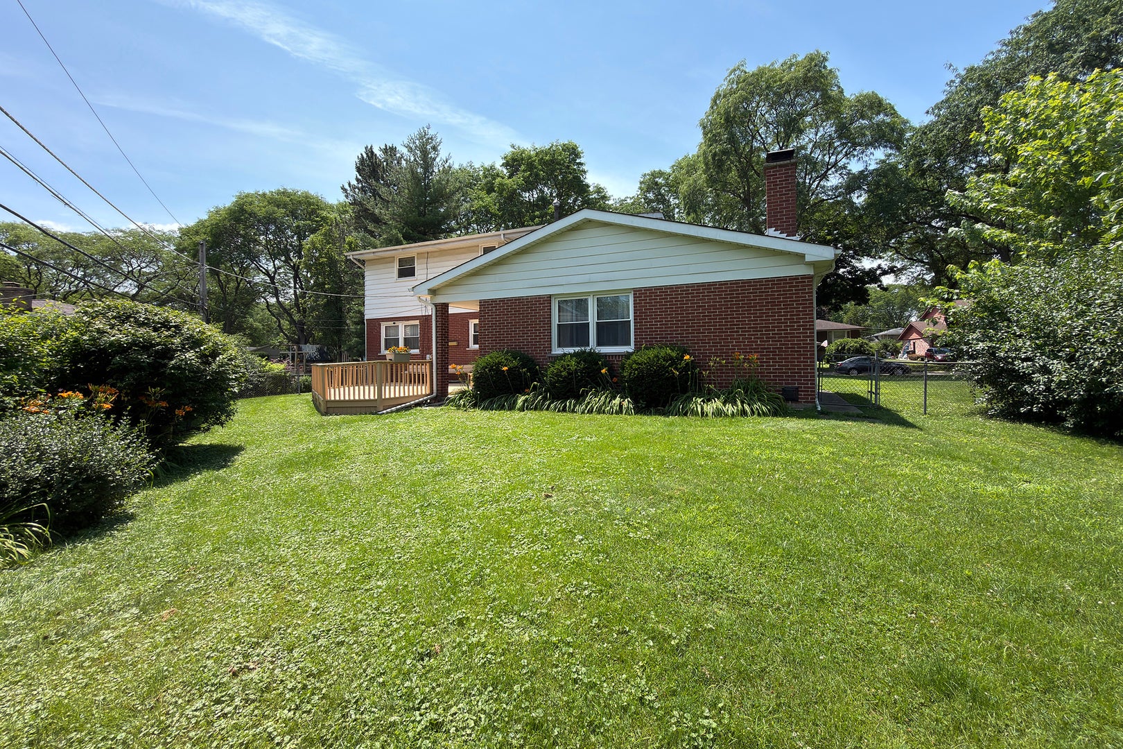 2022 E Woodview Drive
