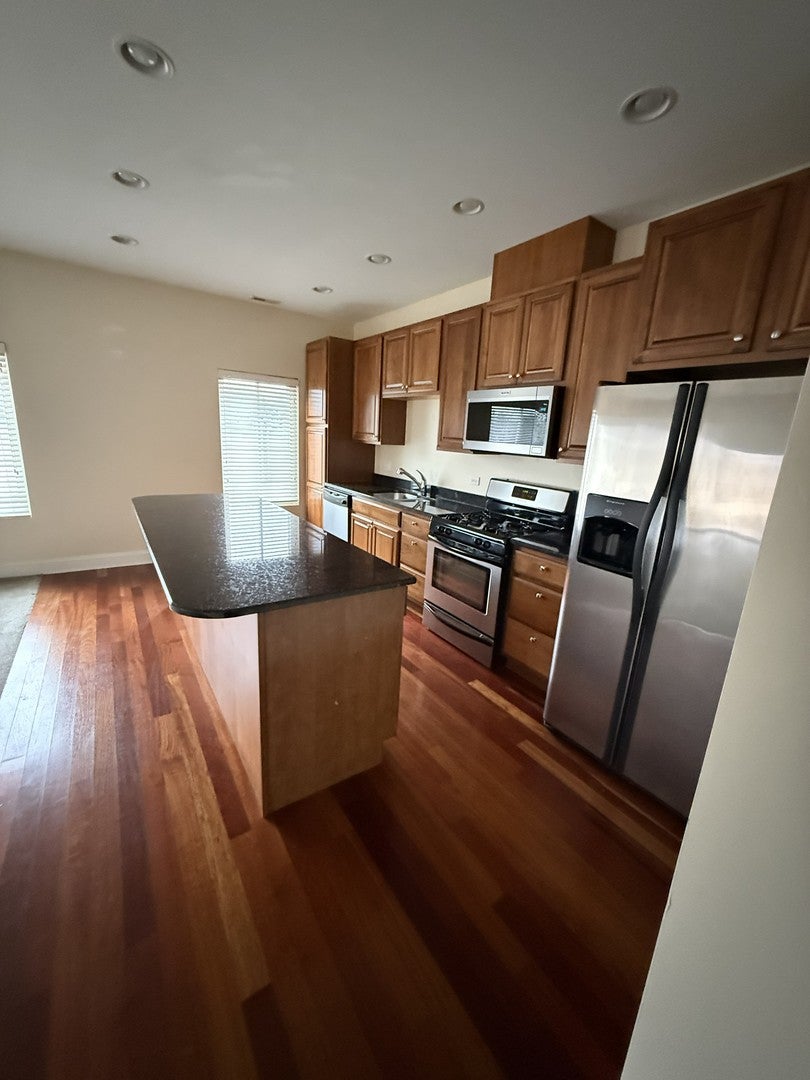 6961 Vine Street 301