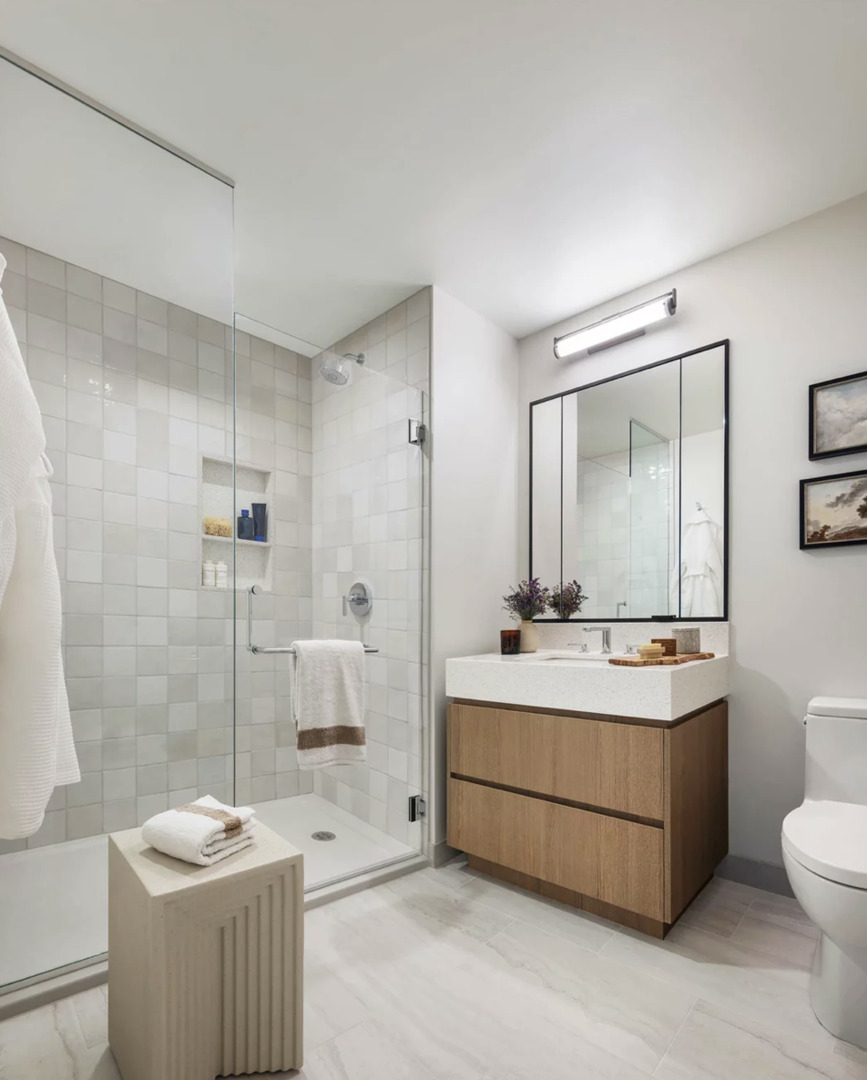 164 N Peoria Street 3201