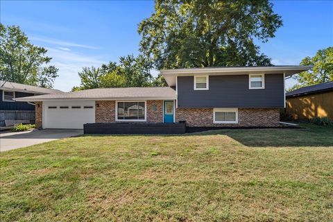 Photo of 206 N McLean Street, Hudson, IL 61748 (MLS # 12477037)