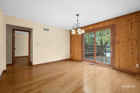 Tiny photo for 607 Cherrywood Drive, North Aurora, IL 60542 (MLS # 12483340)