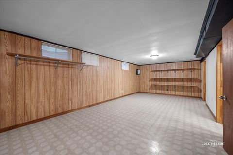 Tiny photo for 607 Cherrywood Drive, North Aurora, IL 60542 (MLS # 12483340)