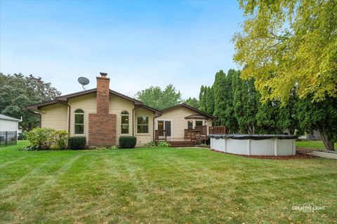 Tiny photo for 607 Cherrywood Drive, North Aurora, IL 60542 (MLS # 12483340)