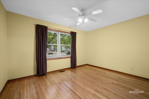 Tiny photo for 607 Cherrywood Drive, North Aurora, IL 60542 (MLS # 12483340)