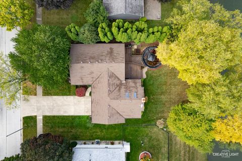 Tiny photo for 607 Cherrywood Drive, North Aurora, IL 60542 (MLS # 12483340)