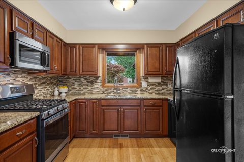 Tiny photo for 607 Cherrywood Drive, North Aurora, IL 60542 (MLS # 12483340)