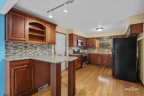 Tiny photo for 607 Cherrywood Drive, North Aurora, IL 60542 (MLS # 12483340)