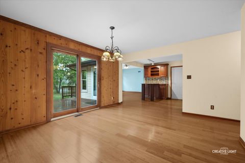 Tiny photo for 607 Cherrywood Drive, North Aurora, IL 60542 (MLS # 12483340)