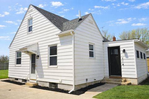Tiny photo for 708 W 12th Street, Sterling, IL 61081 (MLS # 12598769)