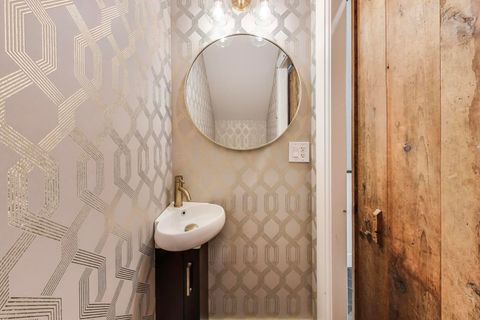 Tiny photo for 1229 Hinman Avenue, Evanston, IL 60202 (MLS # 12483800)