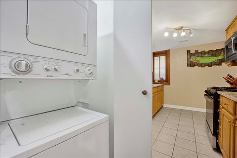 Tiny photo for 550 W Surf Street #002, Chicago, IL 60657 (MLS # 12608030)