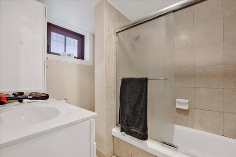 Tiny photo for 550 W Surf Street #002, Chicago, IL 60657 (MLS # 12608030)