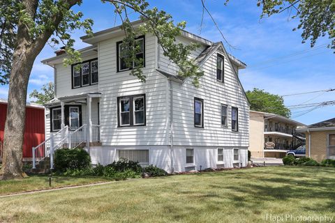 Photo of 36 S PISTAKEE LAKE Road, Fox Lake, IL 60020 (MLS # 12475543)