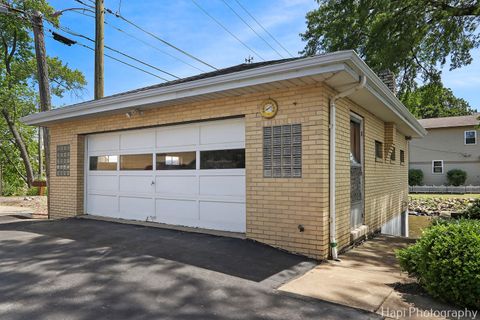 Tiny photo for 36 S PISTAKEE LAKE Road, Fox Lake, IL 60020 (MLS # 12475543)