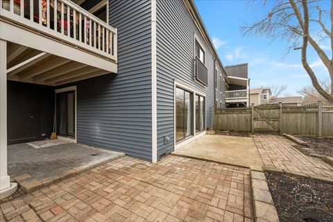 Tiny photo for 1533 S County Farm Road #1-4, Wheaton, IL 60189 (MLS # 12557874)