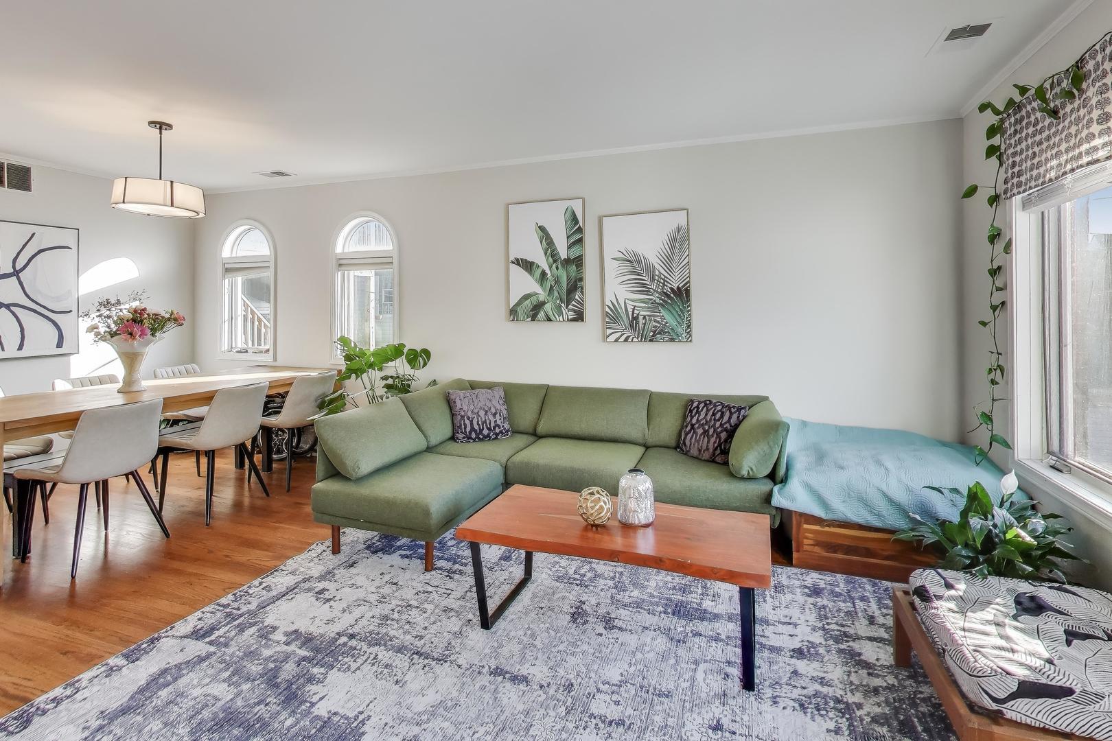 3442 N DAMEN Avenue 3