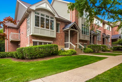 Photo of 60 E Hattendorf Avenue, Roselle, IL 60172 (MLS # 12714752)