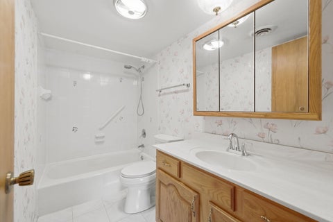 Tiny photo for 1025 S Fernandez Avenue #2B, Arlington Heights, IL 60005 (MLS # 12708948)