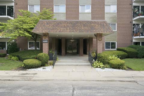 Tiny photo for 1025 S Fernandez Avenue #2B, Arlington Heights, IL 60005 (MLS # 12708948)