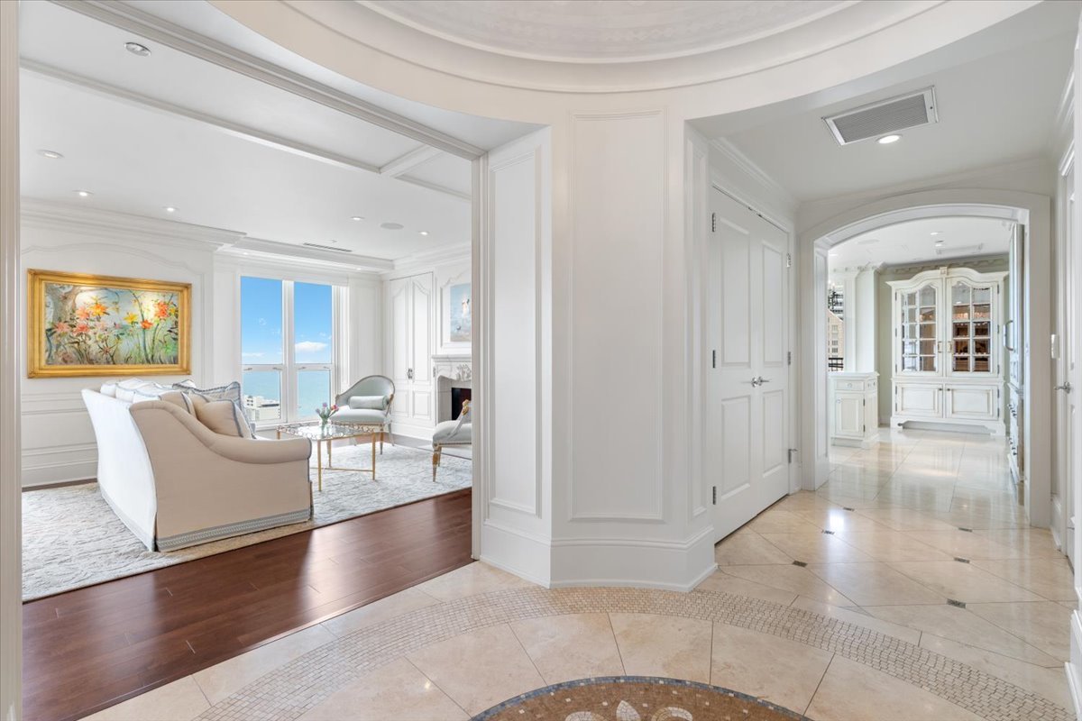 11 E Walton Street 4402