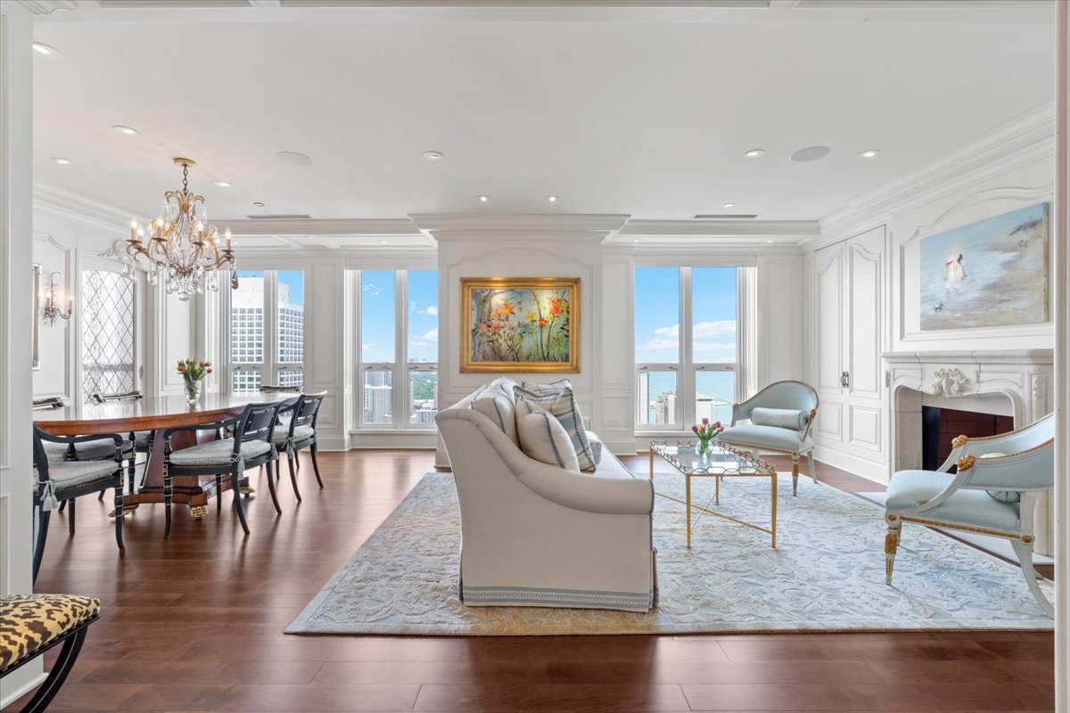 11 E Walton Street 4402