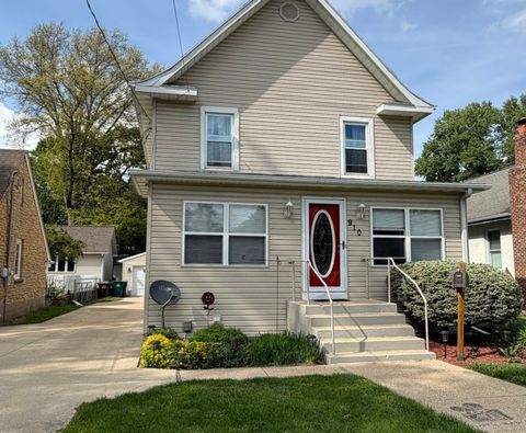 Photo of 910 W 2nd Street, Rock Falls, IL 61071 (MLS # 12637777)