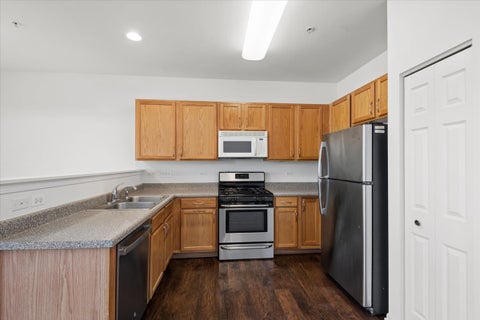 Tiny photo for 1690 Buckingham Drive, Des Plaines, IL 60018 (MLS # 12771928)