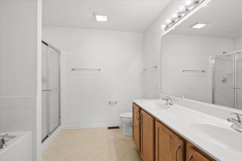 Tiny photo for 1690 Buckingham Drive, Des Plaines, IL 60018 (MLS # 12771928)