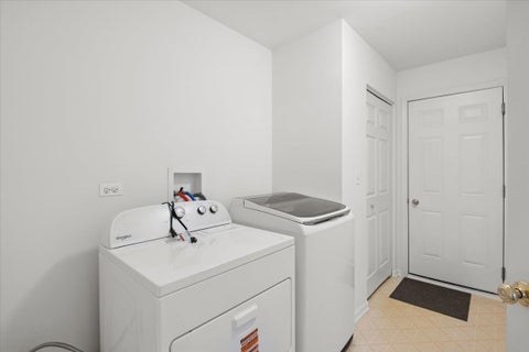 Tiny photo for 1690 Buckingham Drive, Des Plaines, IL 60018 (MLS # 12771928)