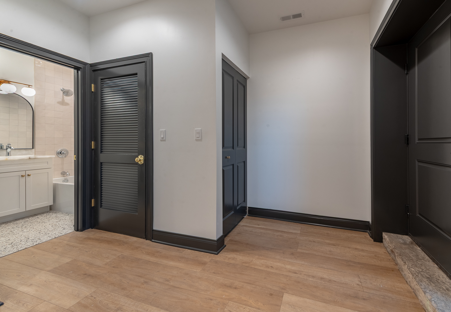 28 N Throop Street 1