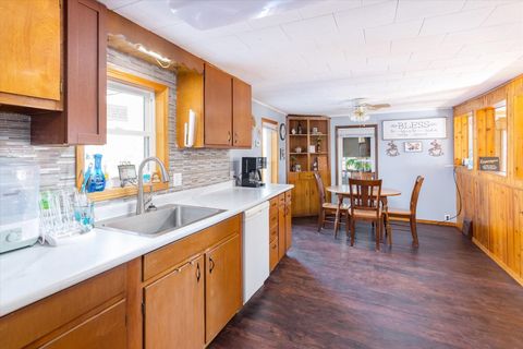 Tiny photo for 609 N Lincoln Street, Utica, IL 61373 (MLS # 12577769)