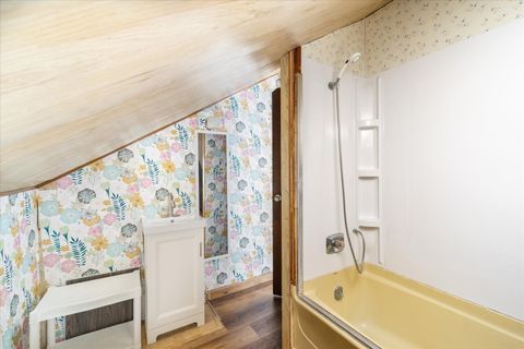 Tiny photo for 609 N Lincoln Street, Utica, IL 61373 (MLS # 12577769)