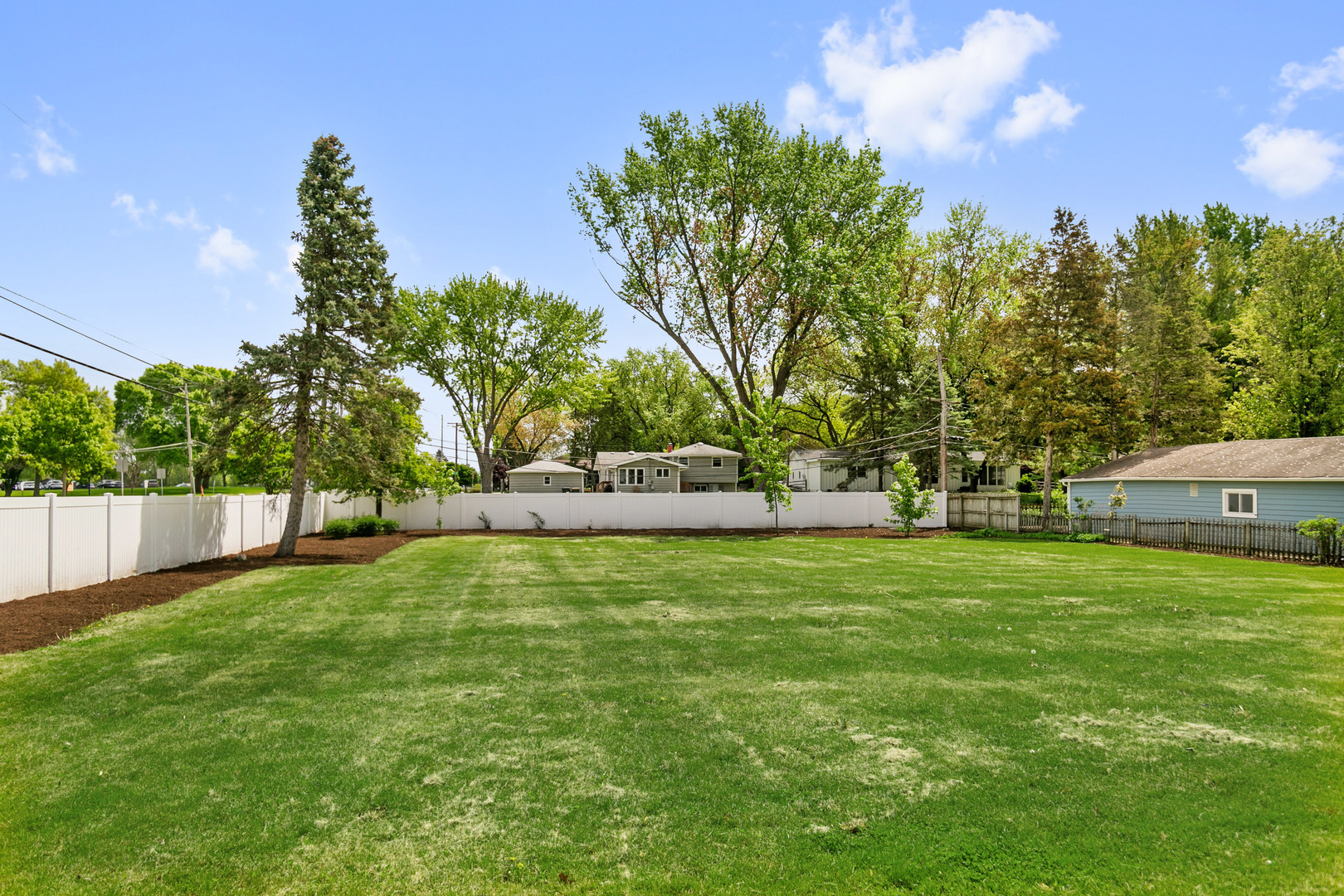 7S135 Clover Court