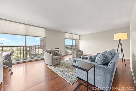 Tiny photo for 40 N Tower Road #11E, Oak Brook, IL 60523 (MLS # 12461764)