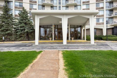 Tiny photo for 40 N Tower Road #11E, Oak Brook, IL 60523 (MLS # 12461764)
