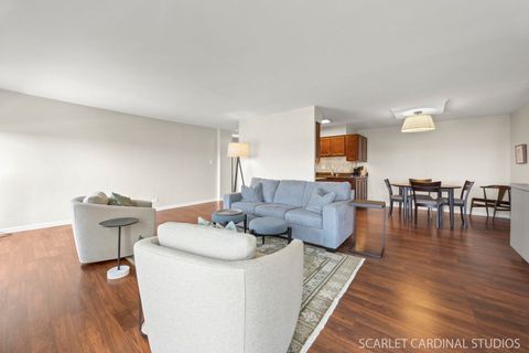 Tiny photo for 40 N Tower Road #11E, Oak Brook, IL 60523 (MLS # 12461764)