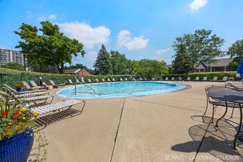 Tiny photo for 40 N Tower Road #11E, Oak Brook, IL 60523 (MLS # 12461764)