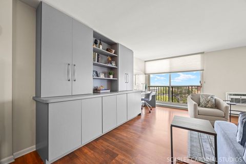 Tiny photo for 40 N Tower Road #11E, Oak Brook, IL 60523 (MLS # 12461764)